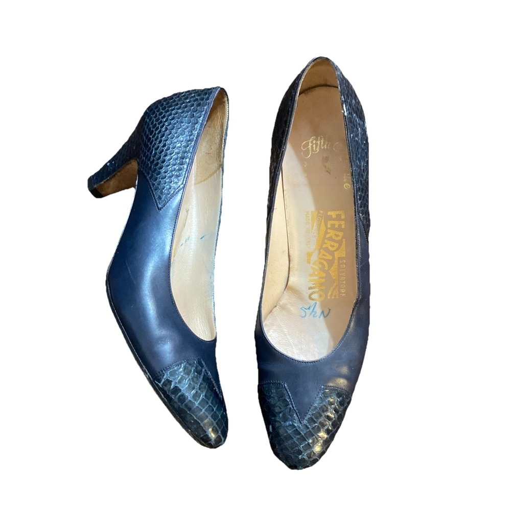 Vintage Salvadore Ferragamo Heels Saks Fifth Avenue Navy Shoes women's 51/2AA